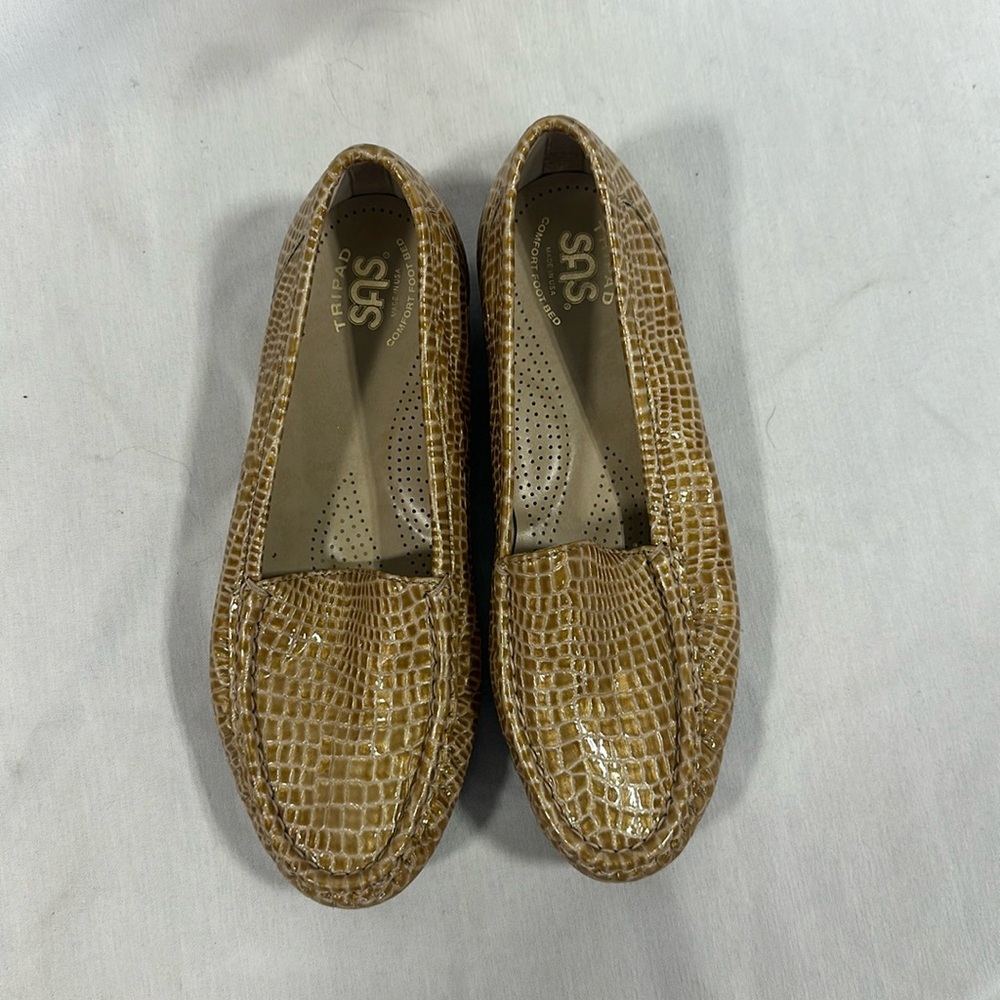 SAS Size 8 Beige Gold Faux Croc Alligator Slip On Comfort Loafers